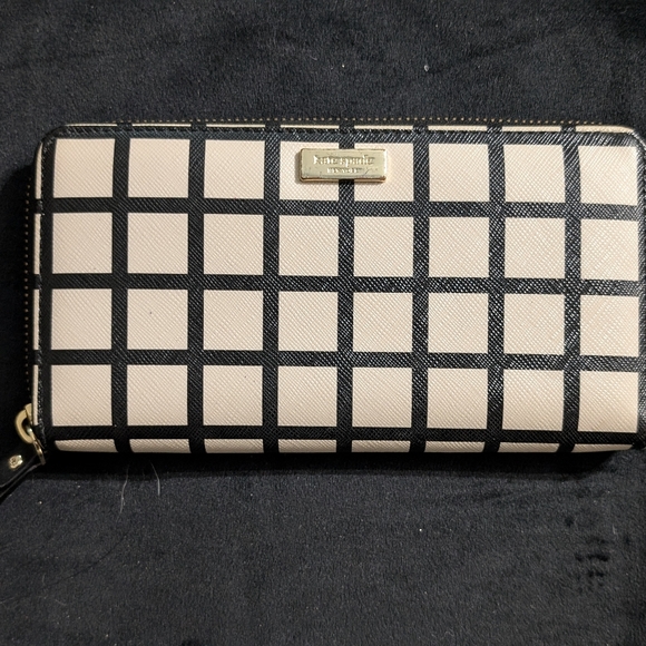 Large bag with matching wallet and pouch - Picture 9 of 11